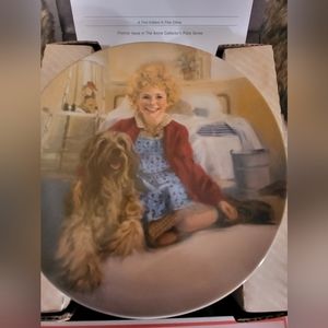 Annie collectors plate new with box and certificate of authenticity